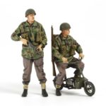 35337 British Paratroopers with Small Motorcycle