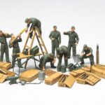 32547 WWII German Tank Crew Field Maintenance
