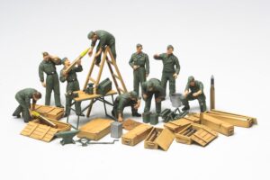 32547 WWII German Tank Crew Field Maintenance