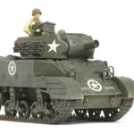 35312 US Howitzer Motor Carriage M8 "Awaiting Orders" w/3 Figures