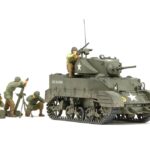 35313 US Light Tank M5A1 "Pursuit Operation" w/4 Figures